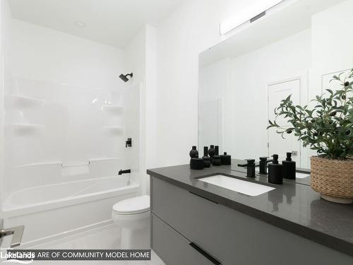 2 Black Spruce Street, Huntsville, ON - Indoor Photo Showing Bathroom