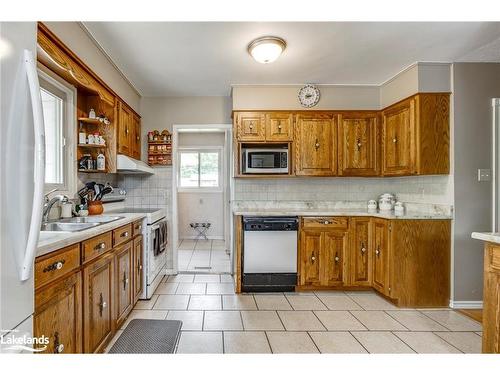 165 Lafontaine Road E, Tiny, ON - Indoor Photo Showing Kitchen