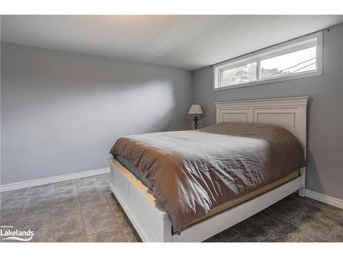 165 Lafontaine Road E, Tiny, ON - Indoor Photo Showing Bedroom