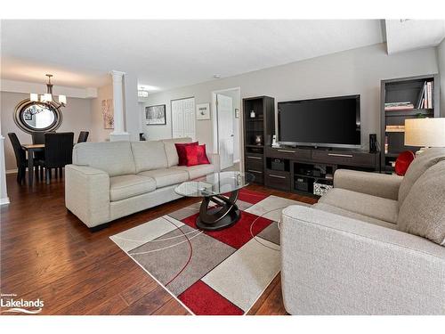 A405-216 Plains Road W, Burlington, ON - Indoor Photo Showing Living Room