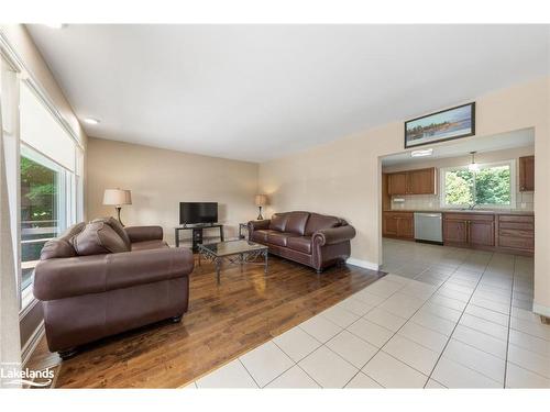 80 Balm Beach Road W, Tiny, ON - Indoor Photo Showing Living Room