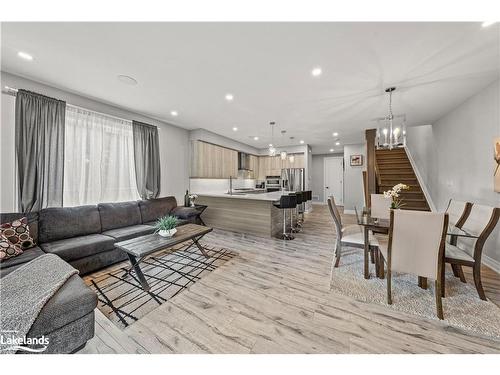 181 Anglo Street, Bracebridge, ON - Indoor Photo Showing Living Room