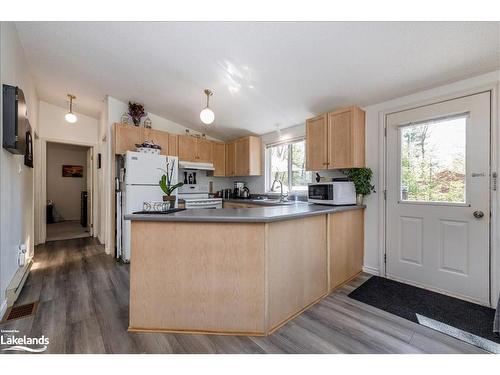 9 Rue Camille Rue, Tiny Twp, ON - Indoor Photo Showing Kitchen