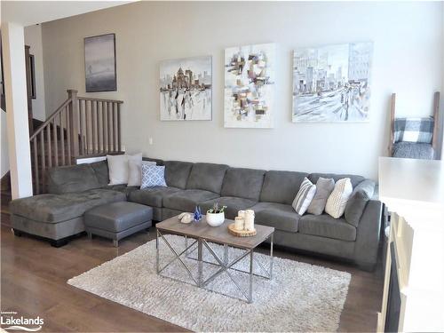 38 Lett Avenue, Collingwood, ON - Indoor Photo Showing Living Room