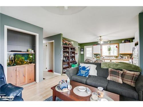 1178 Fraserburg Road, Bracebridge, ON - Indoor Photo Showing Living Room