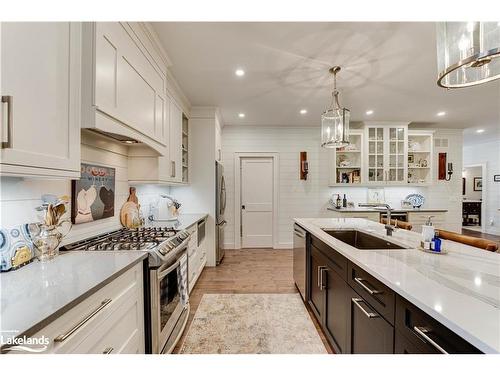 362 Fraser Street, Gravenhurst, ON - Indoor Photo Showing Kitchen With Upgraded Kitchen