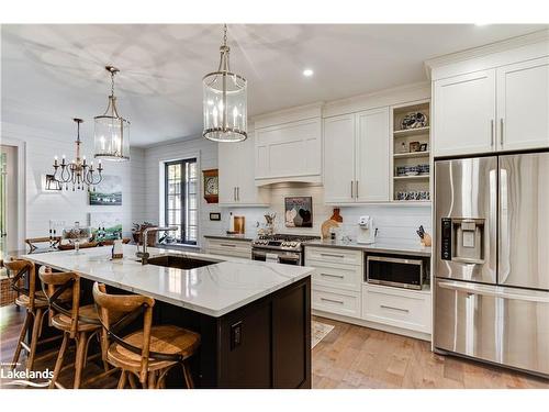 362 Fraser Street, Gravenhurst, ON - Indoor Photo Showing Kitchen With Upgraded Kitchen