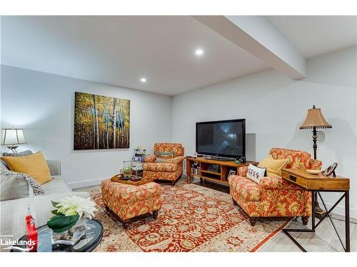 362 Fraser Street, Gravenhurst, ON - Indoor Photo Showing Living Room