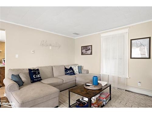 3 Gibson Street, Parry Sound, ON - Indoor Photo Showing Living Room