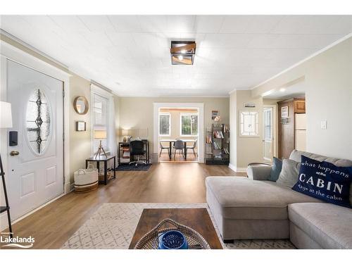 3 Gibson Street, Parry Sound, ON - Indoor Photo Showing Living Room