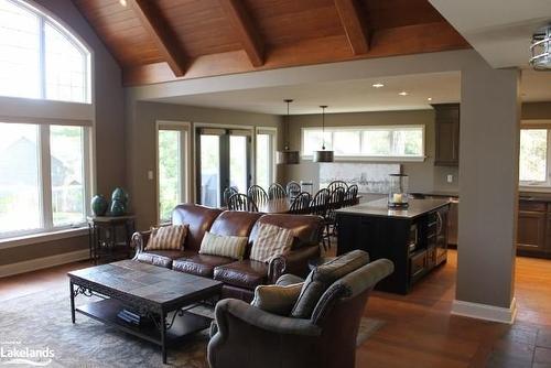 Belmont - W3-3876 Muskoka 118 Road, Port Carling, ON - Indoor Photo Showing Living Room