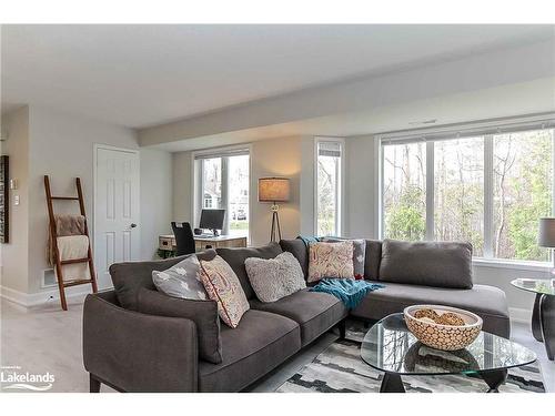 53 Sundial Court, Collingwood, ON - Indoor Photo Showing Living Room