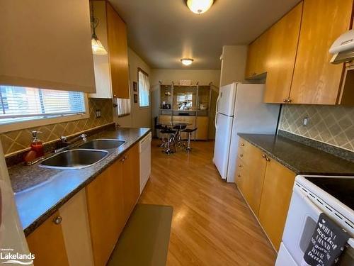 117 Beech Street, Brampton, ON - Indoor Photo Showing Kitchen With Double Sink