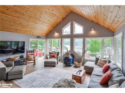 1049 Route 11 Road E, Gravenhurst, ON - Indoor Photo Showing Living Room