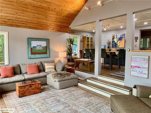 1049 Route 11 Road E, Gravenhurst, ON - Indoor Photo Showing Living Room