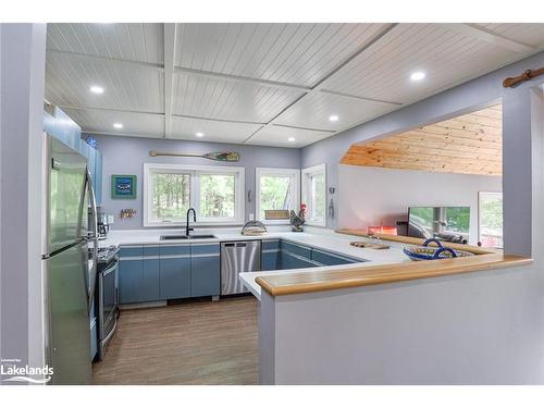 1049 Route 11 Road E, Gravenhurst, ON - Indoor Photo Showing Kitchen