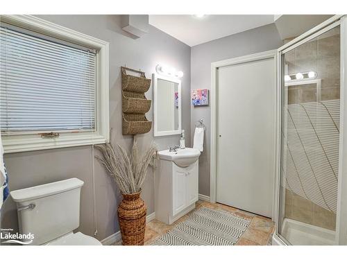 1049 Route 11 Road E, Gravenhurst, ON - Indoor Photo Showing Bathroom