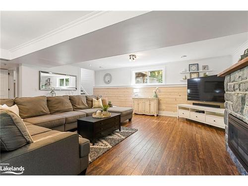 1213 Bonnie Lake Road, Bracebridge, ON - Indoor Photo Showing Living Room