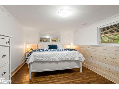 1213 Bonnie Lake Road, Bracebridge, ON - Indoor Photo Showing Bedroom