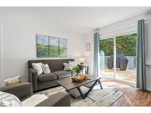 1213 Bonnie Lake Road, Bracebridge, ON - Indoor Photo Showing Living Room