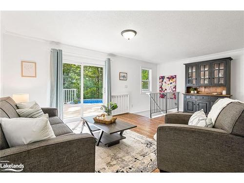 1213 Bonnie Lake Road, Bracebridge, ON - Indoor Photo Showing Living Room