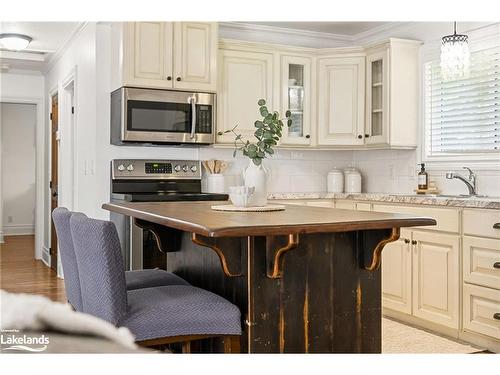 1213 Bonnie Lake Road, Bracebridge, ON - Indoor Photo Showing Kitchen