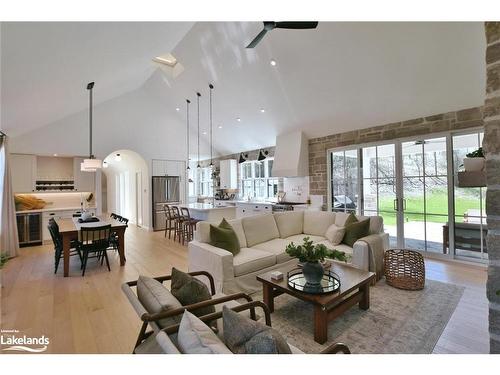 114 John Street, Clarksburg, ON - Indoor Photo Showing Living Room