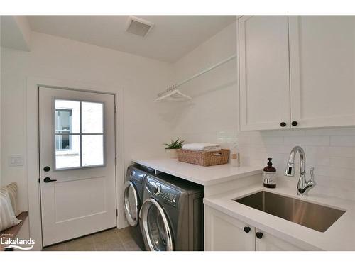 114 John Street, Clarksburg, ON - Indoor Photo Showing Laundry Room