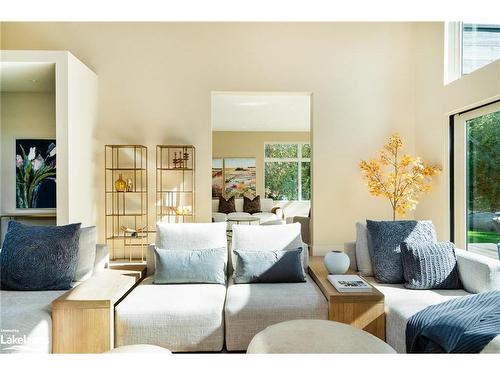 109 Pheasant Run, The Blue Mountains, ON - Indoor Photo Showing Living Room