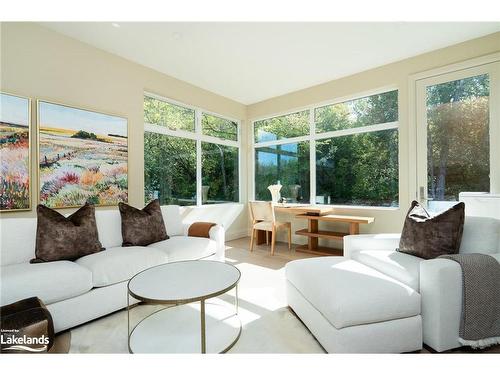 109 Pheasant Run, The Blue Mountains, ON - Indoor Photo Showing Living Room