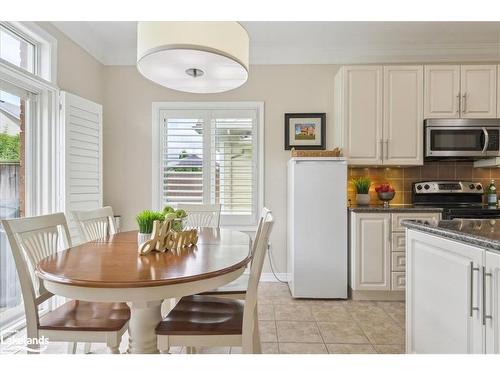 120-200 Kingfisher Drive, Mono, ON - Indoor Photo Showing Dining Room