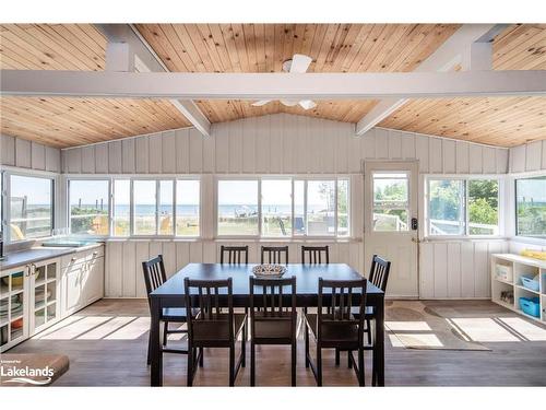 1486 Tiny Beaches Road N, Tiny, ON - Indoor Photo Showing Dining Room