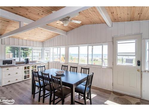 1486 Tiny Beaches Road N, Tiny, ON - Indoor Photo Showing Dining Room