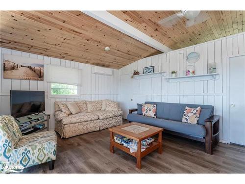 1486 Tiny Beaches Road N, Tiny, ON - Indoor Photo Showing Living Room