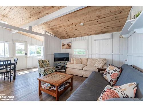 1486 Tiny Beaches Road N, Tiny, ON - Indoor Photo Showing Living Room