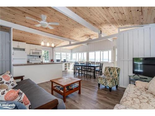 1486 Tiny Beaches Road N, Tiny, ON - Indoor Photo Showing Living Room