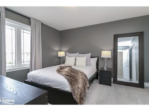 13 Autumn Drive, Wasaga Beach, ON - Indoor Photo Showing Bedroom