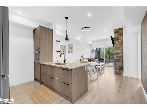 205-18 Beckwith Lane, The Blue Mountains, ON - Indoor Photo Showing Kitchen