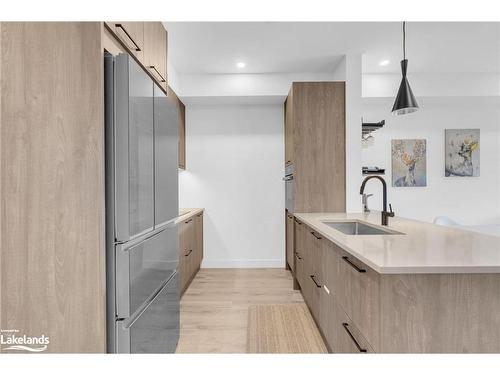 205-18 Beckwith Lane, The Blue Mountains, ON - Indoor Photo Showing Kitchen