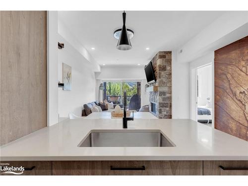 205-18 Beckwith Lane, The Blue Mountains, ON - Indoor Photo Showing Kitchen