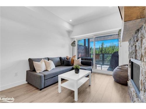 205-18 Beckwith Lane, The Blue Mountains, ON - Indoor Photo Showing Living Room