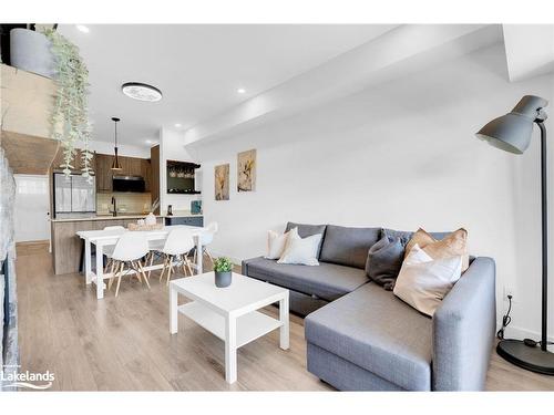 205-18 Beckwith Lane, The Blue Mountains, ON - Indoor Photo Showing Living Room