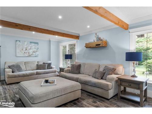 6157 9 Line N, Oro-Medonte, ON - Indoor Photo Showing Living Room