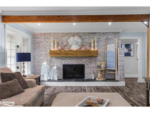 6157 9 Line N, Oro-Medonte, ON - Indoor Photo Showing Living Room With Fireplace