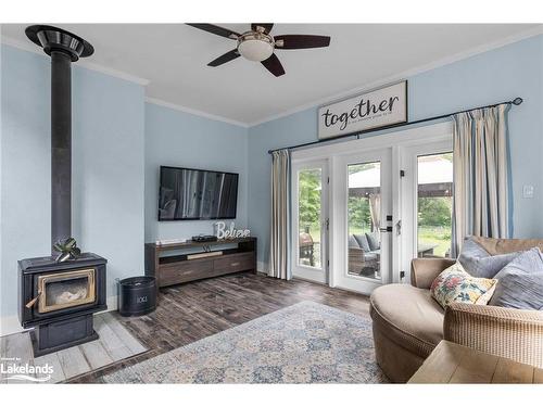 6157 9 Line N, Oro-Medonte, ON - Indoor Photo Showing Living Room With Fireplace