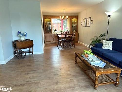 364 Bell Street, Pembroke, ON - Indoor Photo Showing Living Room