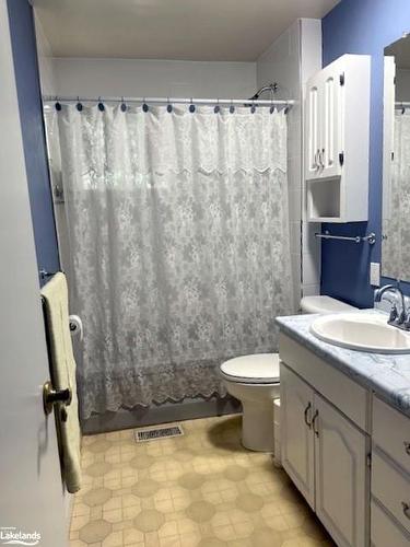 364 Bell Street, Pembroke, ON - Indoor Photo Showing Bathroom