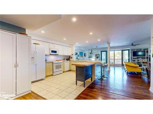 1B-194 River Road E, Wasaga Beach, ON - Indoor Photo Showing Kitchen