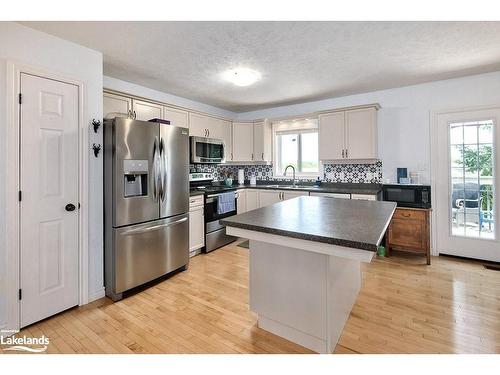 2577 7Th Avenue E, Owen Sound, ON - Indoor Photo Showing Kitchen