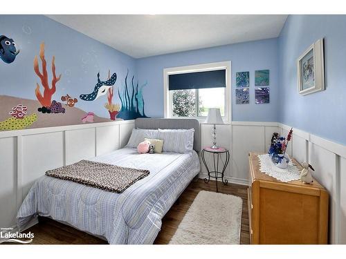 2577 7Th Avenue E, Owen Sound, ON - Indoor Photo Showing Bedroom